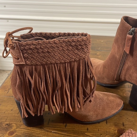 New SCHUTZ boots with removable tassels - Picture 2 of 8